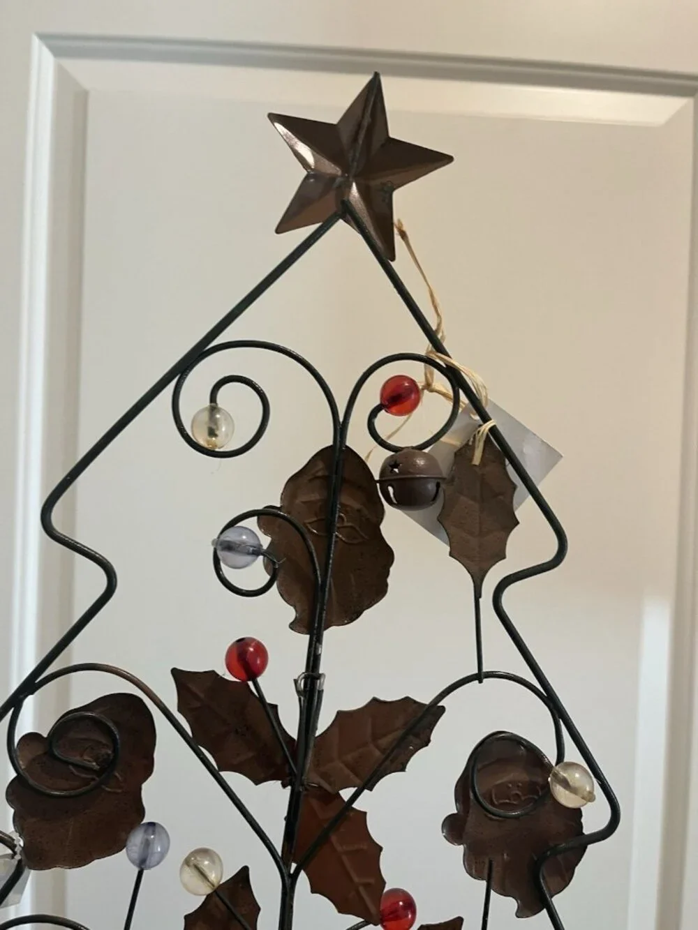Rustic Tabletop Wire Metal Christmas Tree Farmhouse Santa & Holly Decor 21